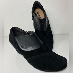 Clarks Collection Flores Dahlia Booties Shooties Womens 7 Black Suede Wedge Heel